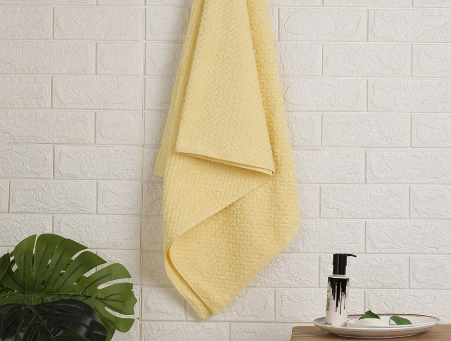 Spaces Pale Banana - Light Yellow 100% Cotton Bath Towel