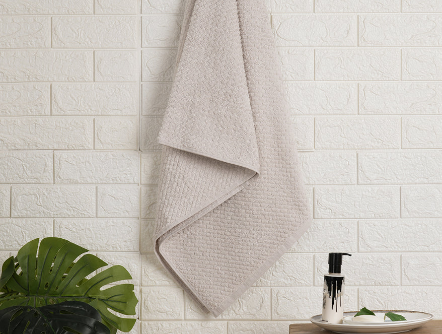 Spaces White Sand - Light Grey 100% Cotton Bath Towel