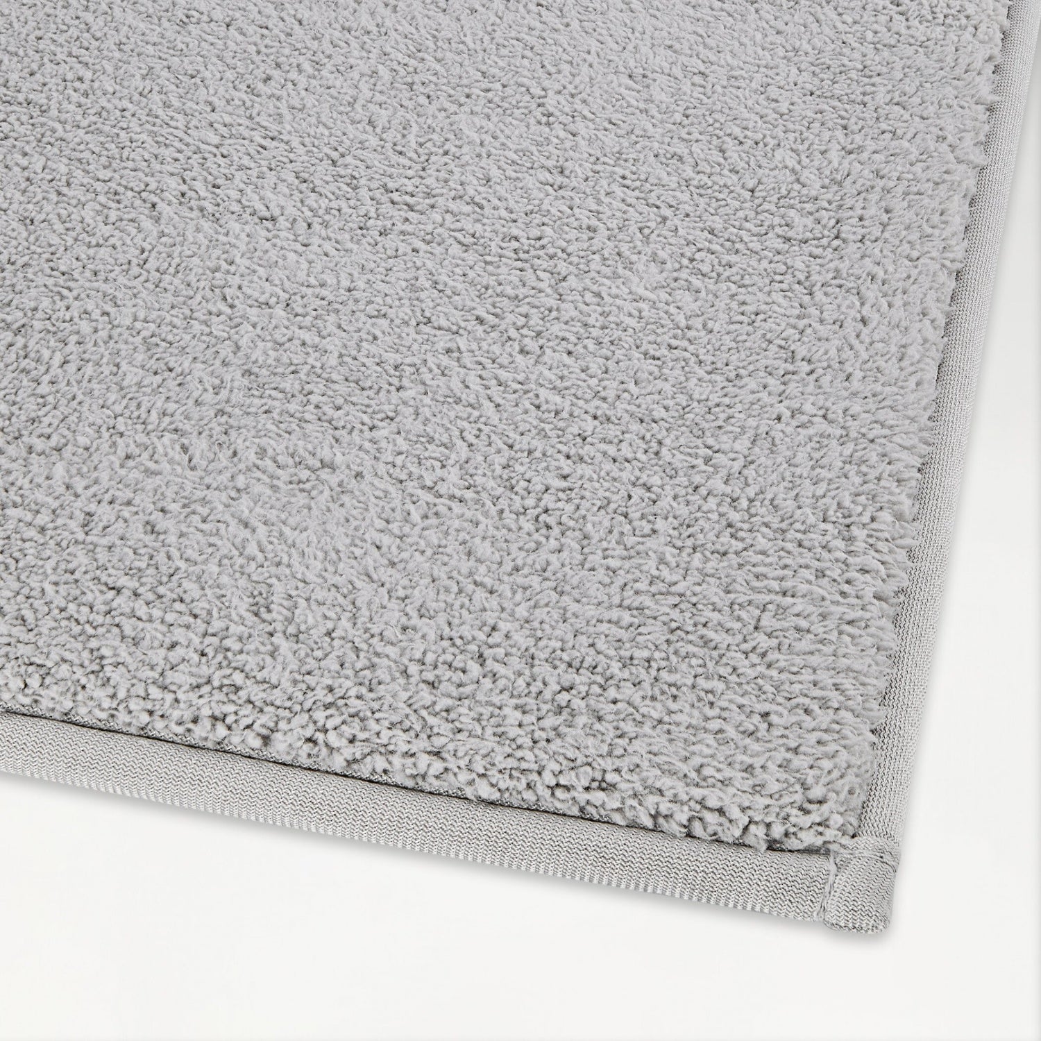 Spaces Swift Flow Polyester Small Bath Mat, 1677 GSM, Solid, Silver