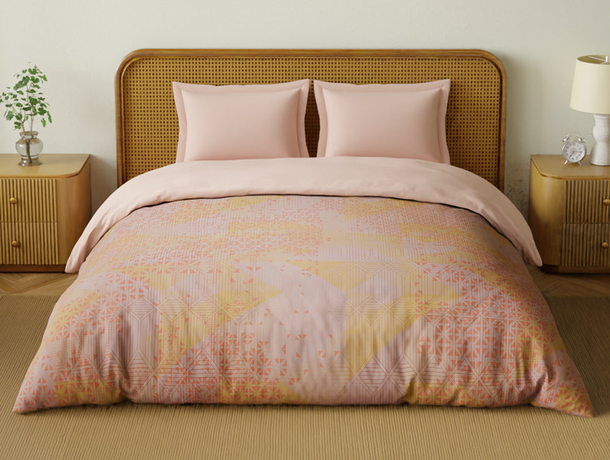 Spaces Organic Cotton Double Quilt, 180 TC, Geometric, Light Blush