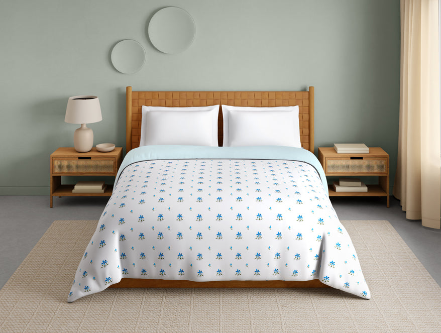 Spaces Innovations Hygro Cotton Double Quilt, 210 TC, Floral, White And Blue