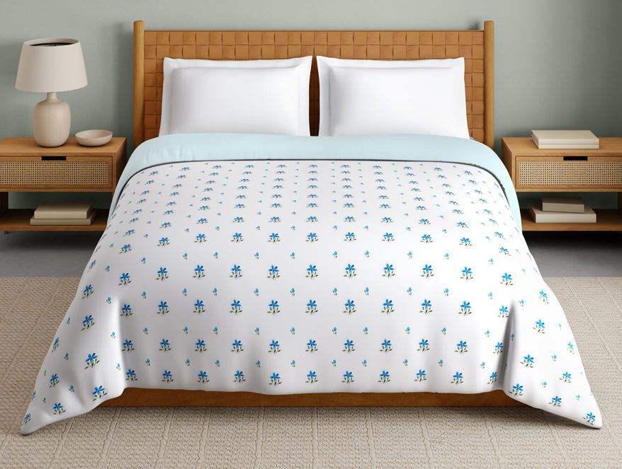 Spaces Innovations Hygro Cotton Double Quilt, 210 TC, Floral, White And Blue