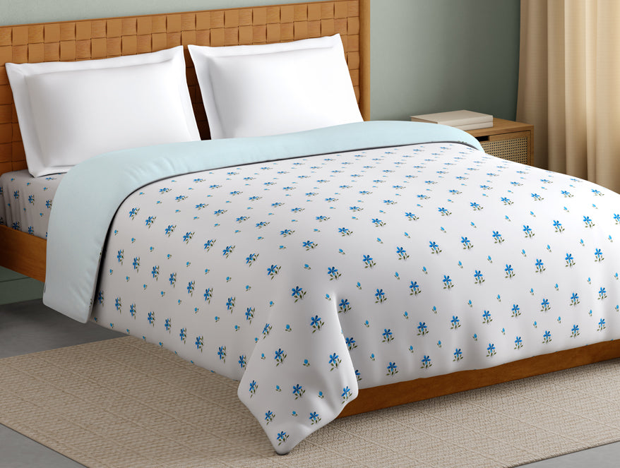 Spaces Innovations Hygro Cotton Double Quilt, 210 TC, Floral, White And Blue