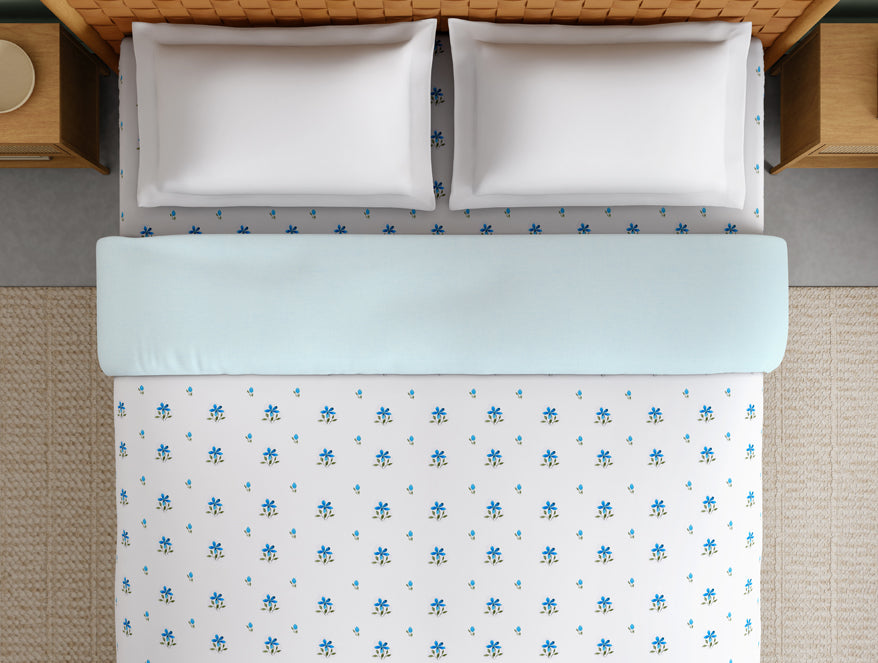 Spaces Innovations Hygro Cotton Double Quilt, 210 TC, Floral, White And Blue