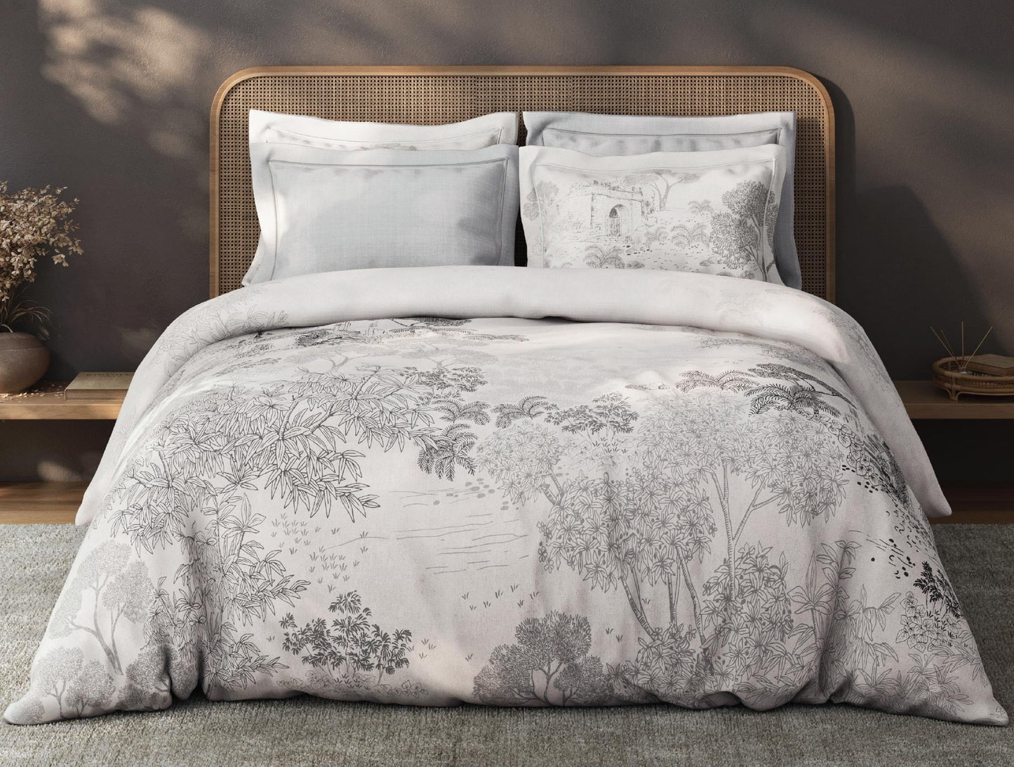 Spaces Sierra Indian Safari 100% Hygro Cotton 210 TC Sateen Floral Permium Large Bedsheet with 4 Pillow Covers, Light Grey