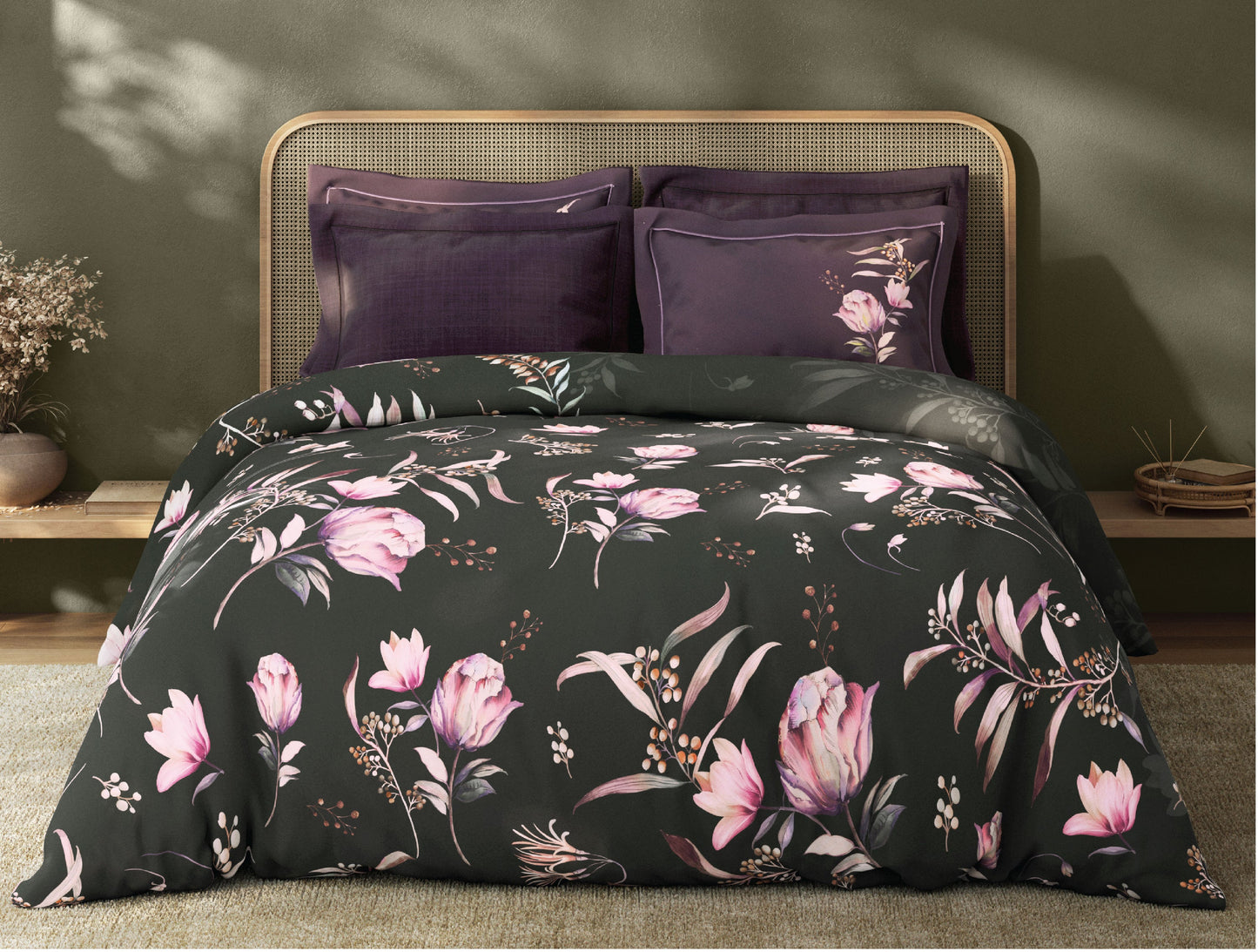 Spaces Sierra Midnight Botanica 100% Hygro Cotton 210 TC Sateen Floral Premium Large Bedsheet with 4 Pillow Covers, Dark Green