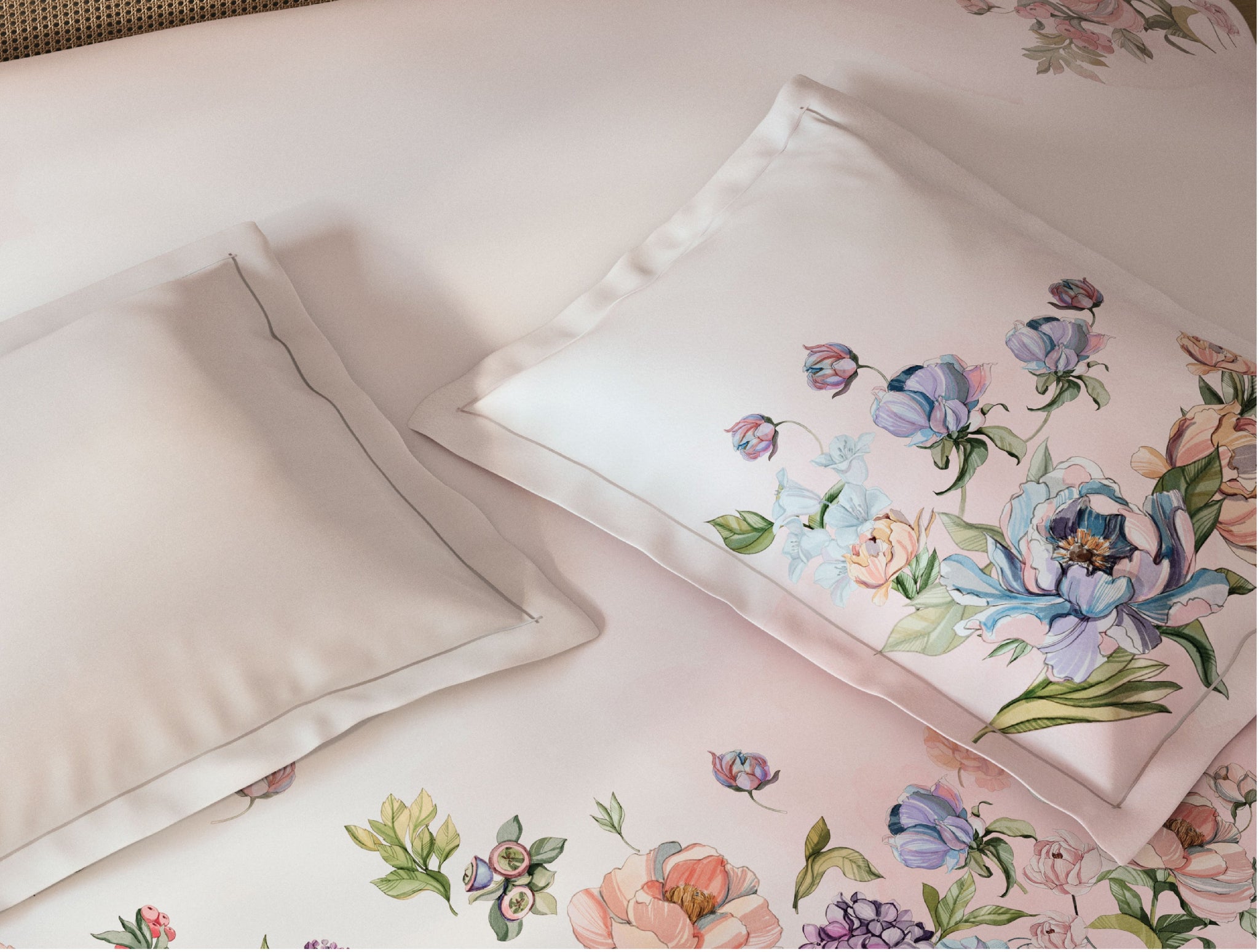 Spaces Sierra Midnight Botanica 100% Hygro Cotton 210 TC Sateen Floral Premium Large Bedsheet with 4 Pillow Covers, White