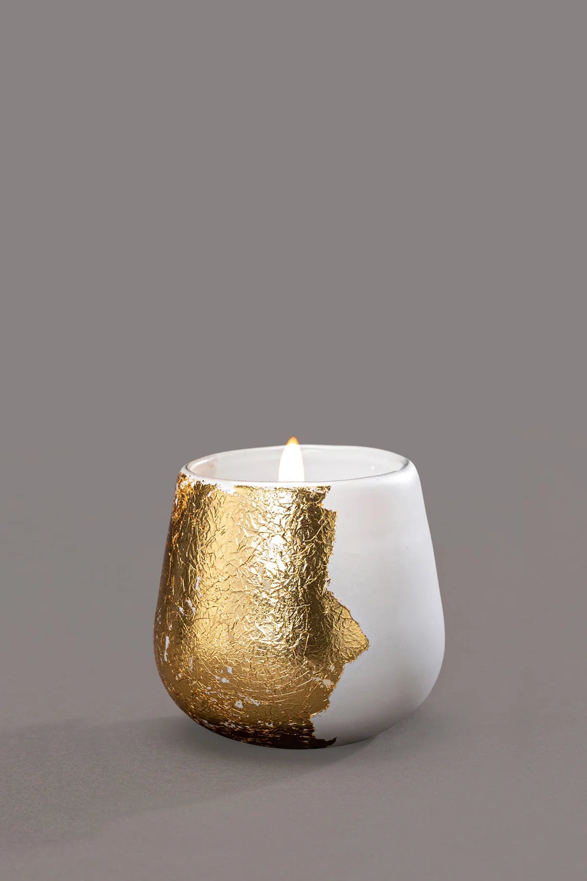 Doft Modern Matte Candle | White | Mahogany Musk