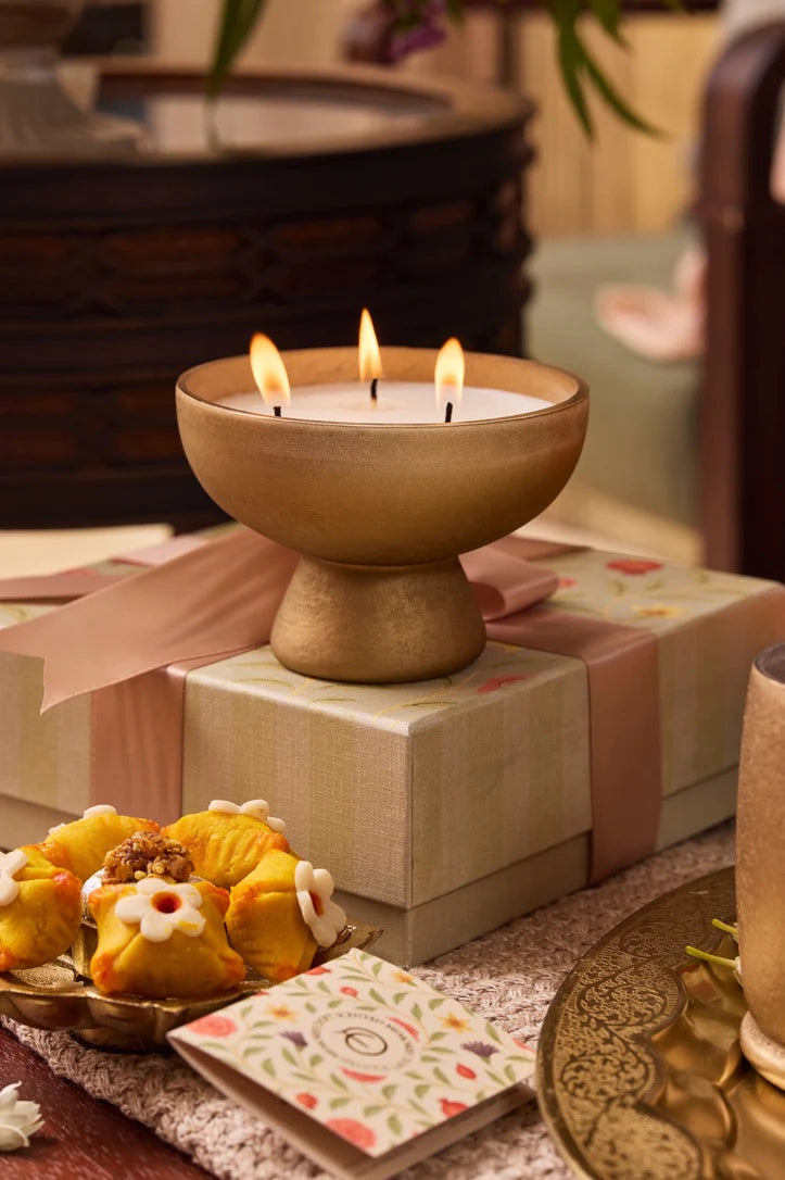 Doft  Golden Hour - Footed Bowl Candle | Gold | Amber Royale