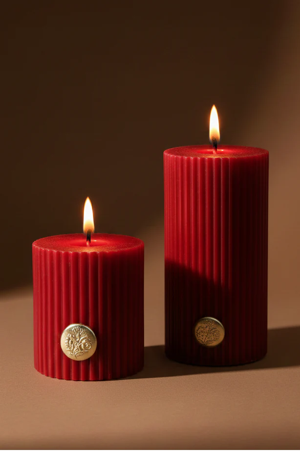 Doft Vintage Charm - Pillar Candle | Red | Botanical Garden
