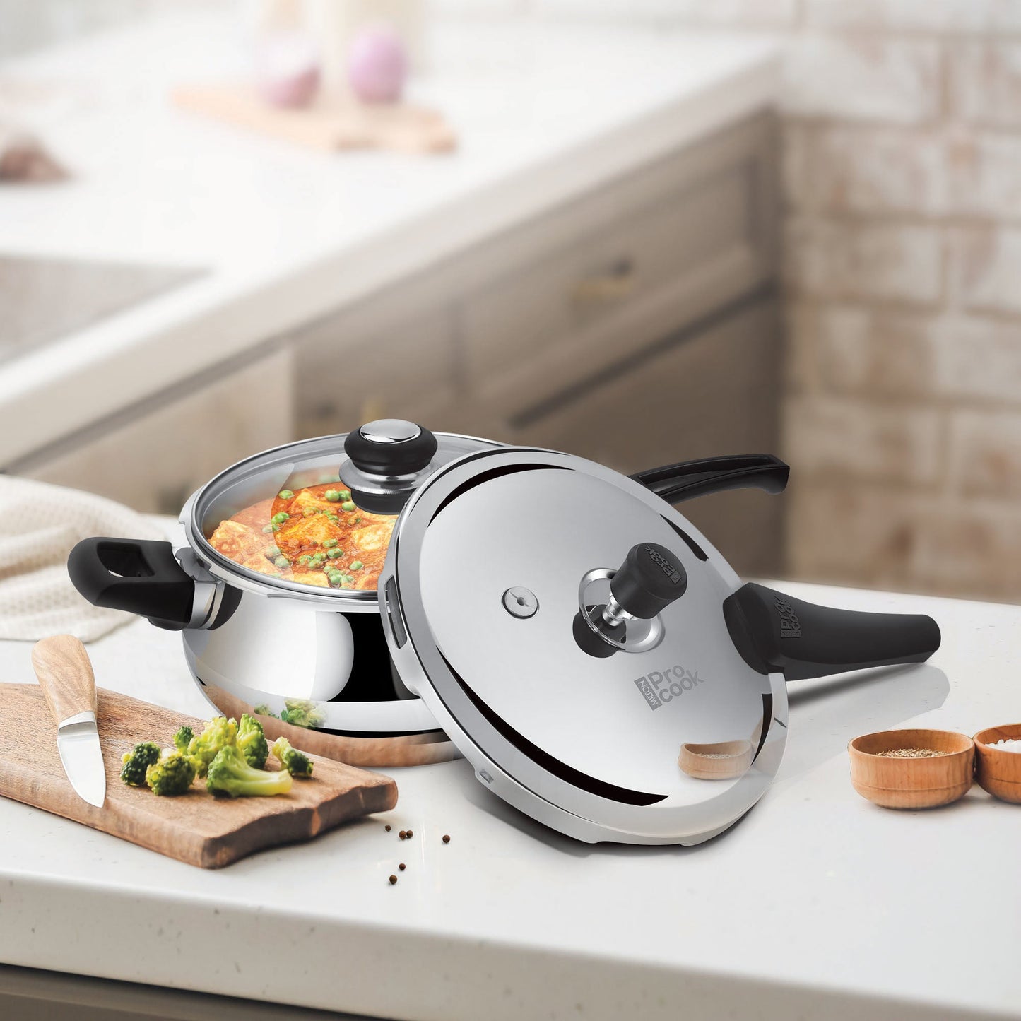 Milton Pressure Cooker Outer Lid Curve Triply